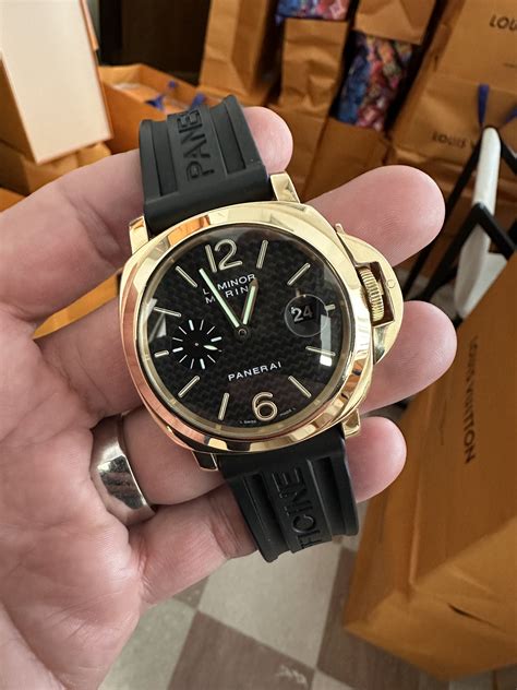 Panerai Luminor PAM 140 Gold Carbon Dial (Tour) .